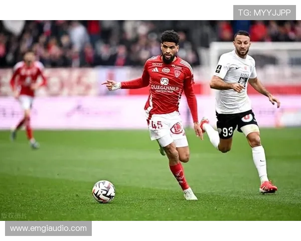 布雷斯特本赛季防守数据表现稳健，失球数位居联赛中上游